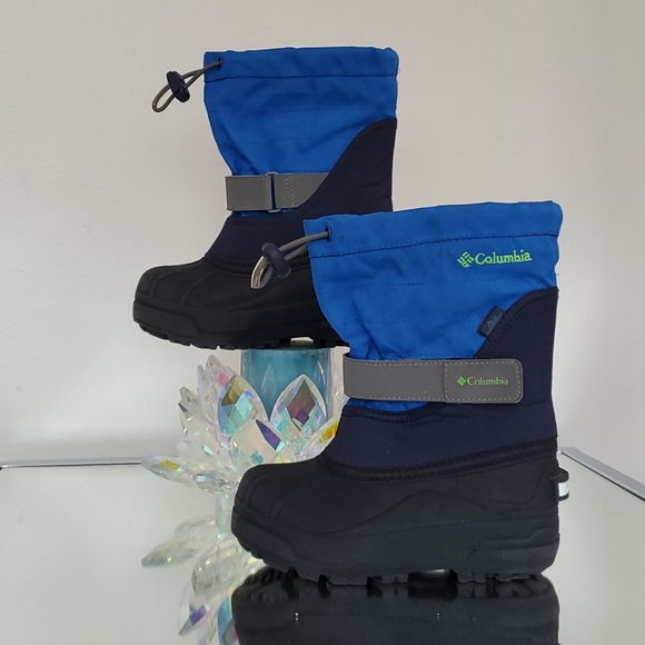 Columbia boots and scarf - Picture 3 of 5